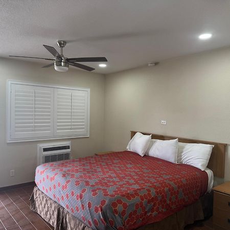 Townhouse Inn And Suites Brawley Kültér fotó