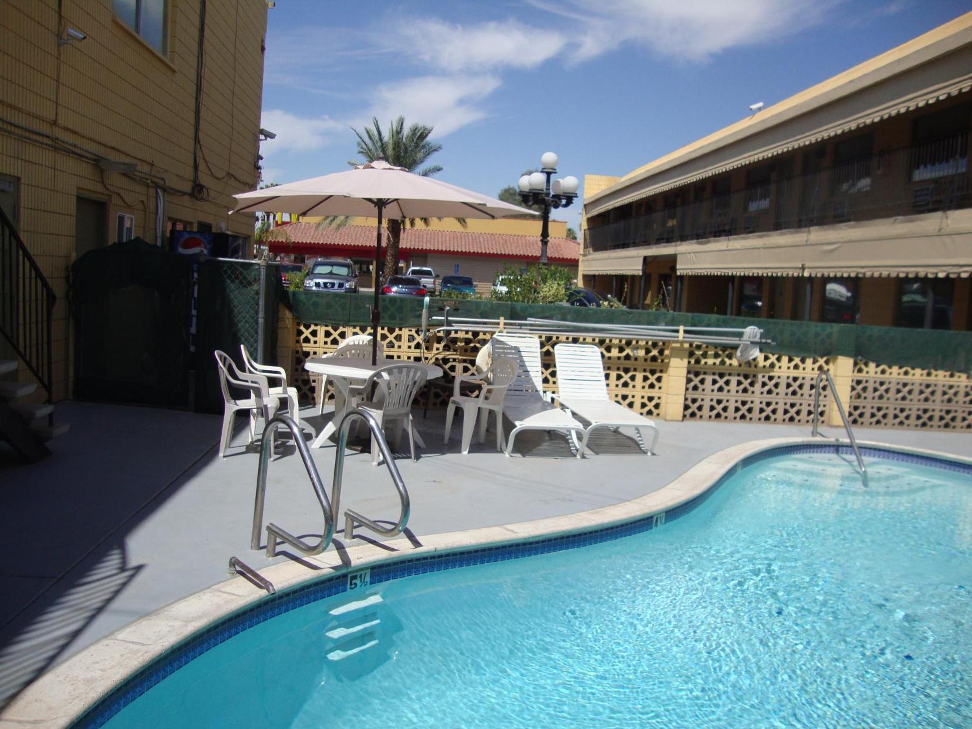 Townhouse Inn And Suites Brawley Kültér fotó