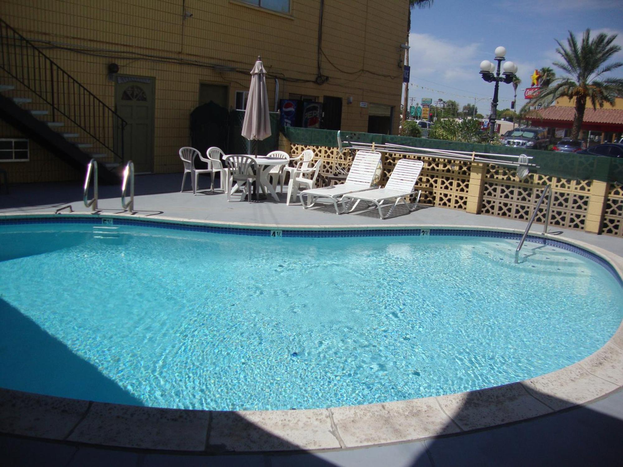 Townhouse Inn And Suites Brawley Kültér fotó