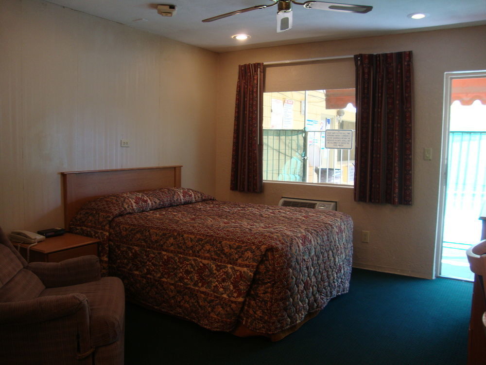 Townhouse Inn And Suites Brawley Kültér fotó