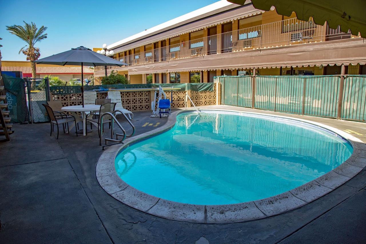 Townhouse Inn And Suites Brawley Kültér fotó