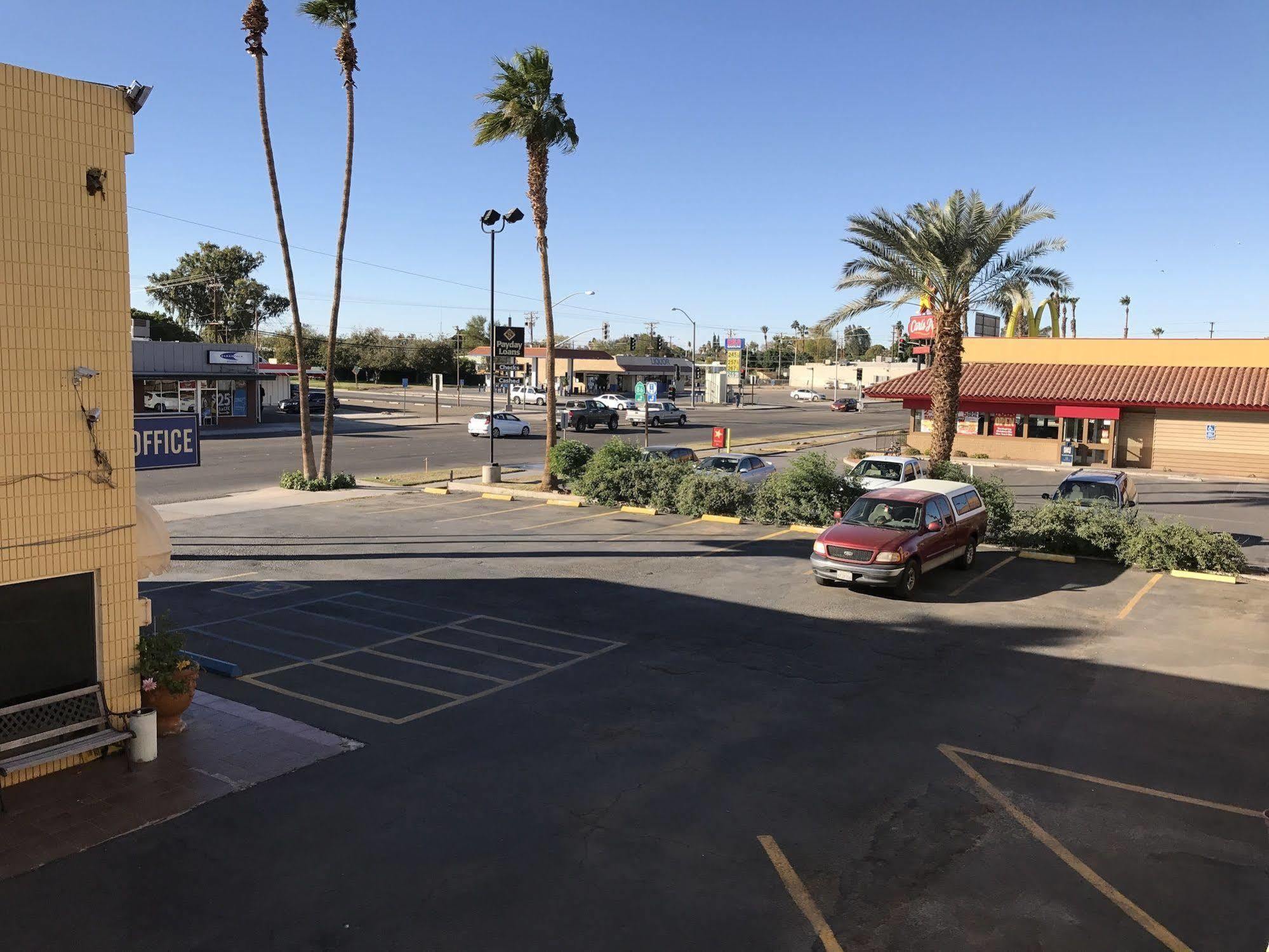 Townhouse Inn And Suites Brawley Kültér fotó