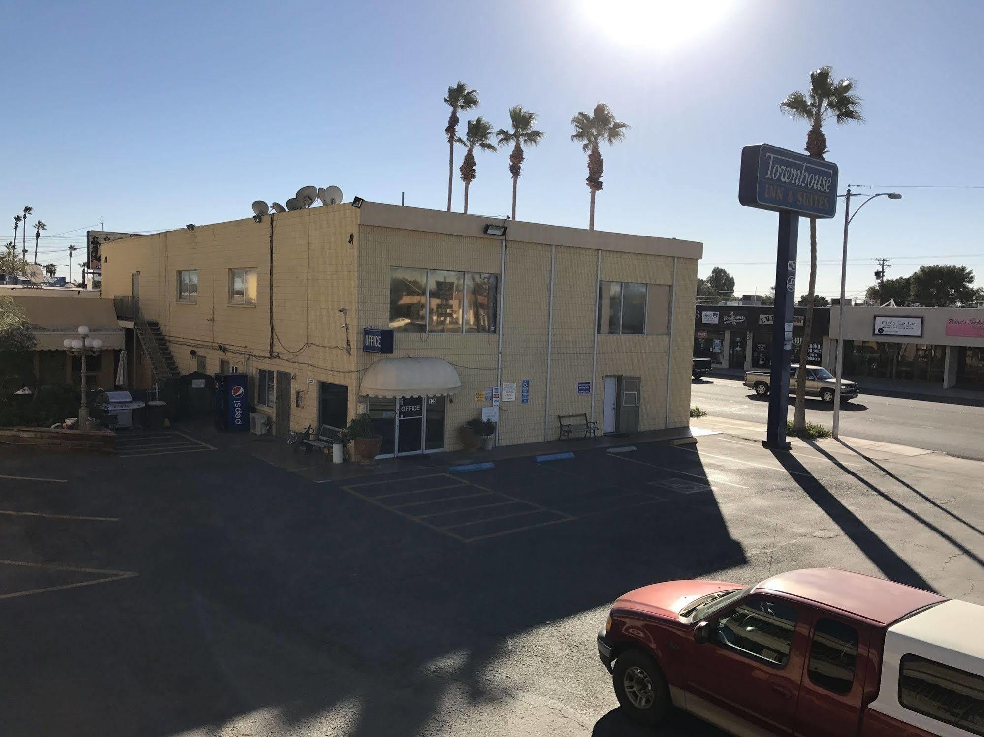 Townhouse Inn And Suites Brawley Kültér fotó