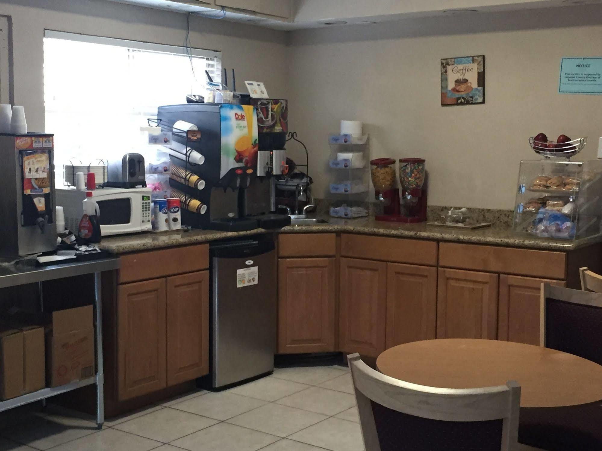 Townhouse Inn And Suites Brawley Kültér fotó