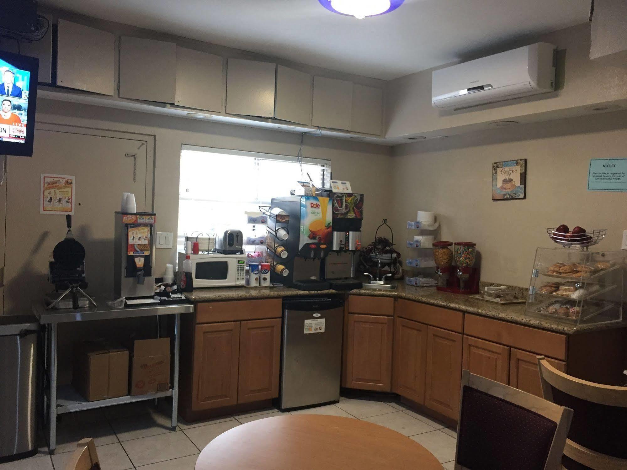 Townhouse Inn And Suites Brawley Kültér fotó
