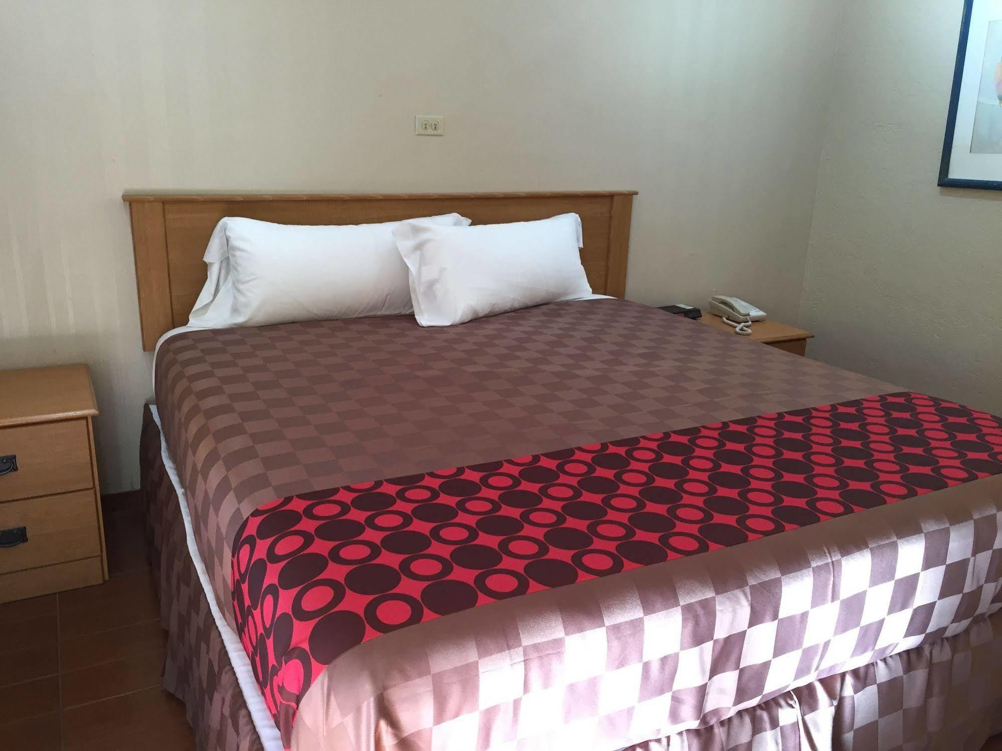 Townhouse Inn And Suites Brawley Kültér fotó